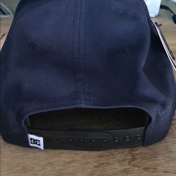 DC Shoe New Era SnapBack - Picture 5 of 7